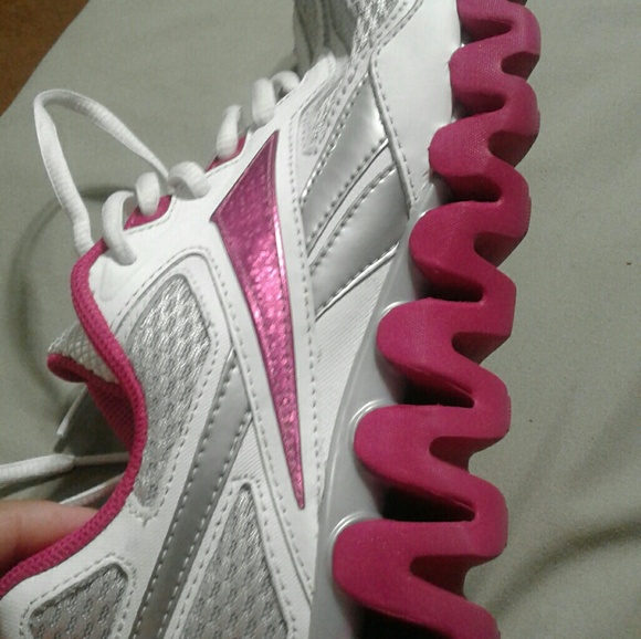 Tenis Shoes Reebok  Athletic 71-J19920 ZigQuick Zi - Picture 3 of 6